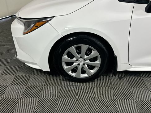 Used 2025 Toyota Corolla LE FWD image 11