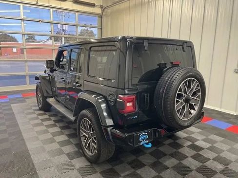 Used 2022 Jeep Wrangler Unlimited Sahara image 5