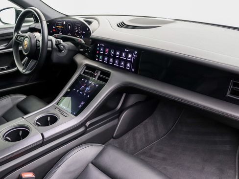 Used 2022 Porsche Taycan RWD image 18