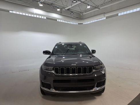 Used 2024 Jeep Grand Cherokee L Limited w/ Luxury Tech Group II image 3