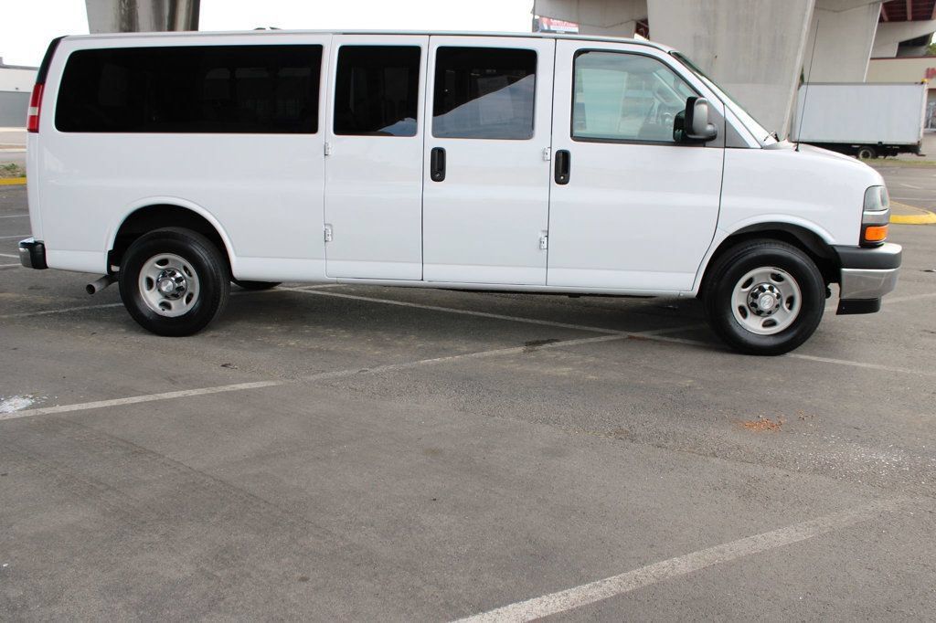 Used 2017 Chevrolet Express 3500 LT w/ LT Preferred Equipment Group RWD image 5