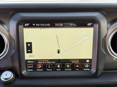 Used 2020 Jeep Wrangler Unlimited Sahara image 37