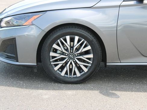 Used 2024 Nissan Altima 2.5 SV FWD image 19