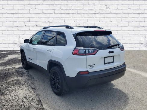 Used 2023 Jeep Cherokee Altitude Lux image 3