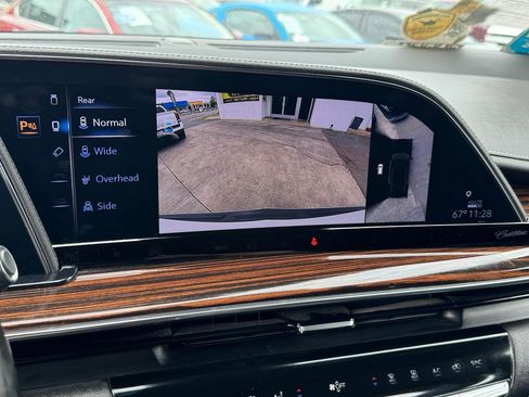 Used 2022 Cadillac Escalade Luxury AWD/4WD image 30