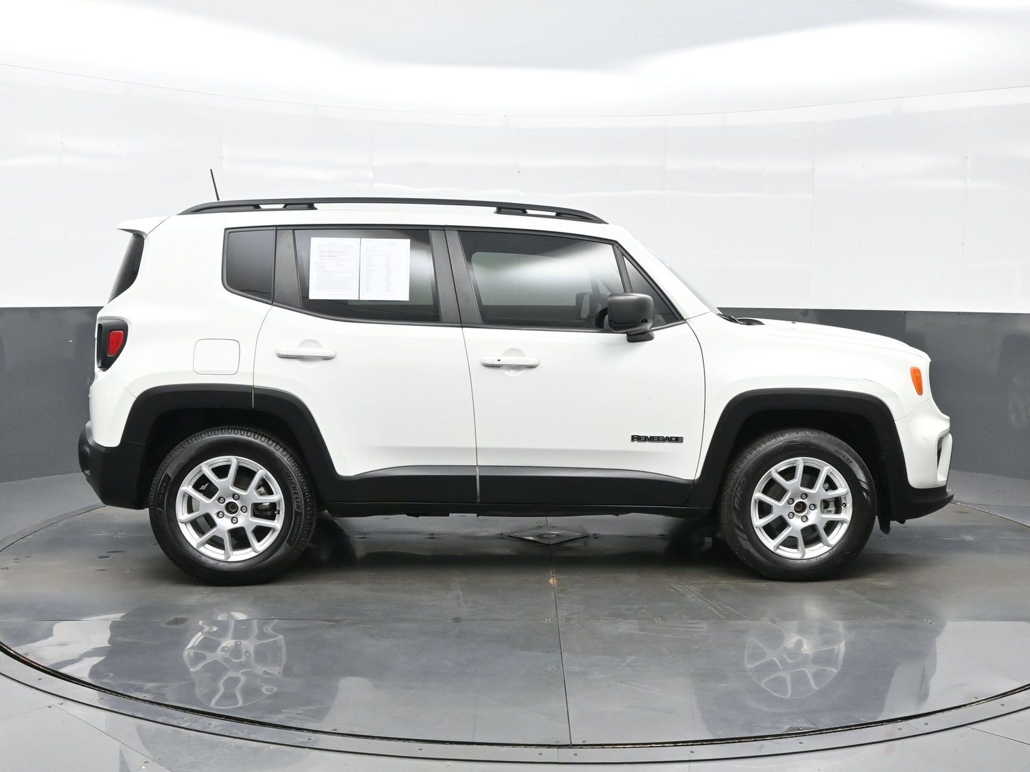 Used 2022 Jeep Renegade Latitude AWD/4WD image 10