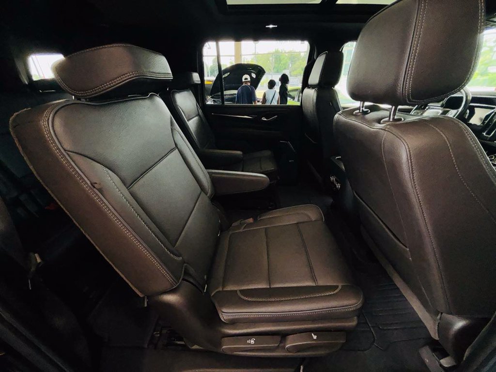 Used 2021 GMC Yukon XL Denali w/ Advanced Technology Package AWD/4WD image 38