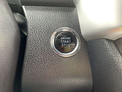 Used 2017 Toyota Highlander SE image 22