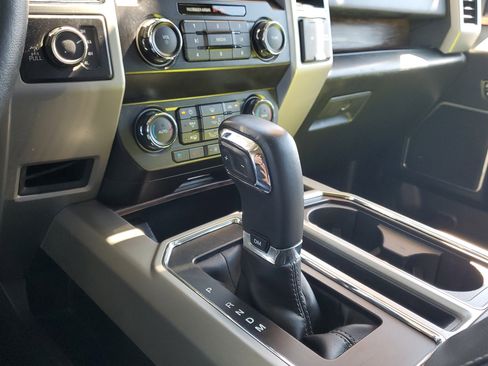 Used 2019 Ford F150 Lariat image 27