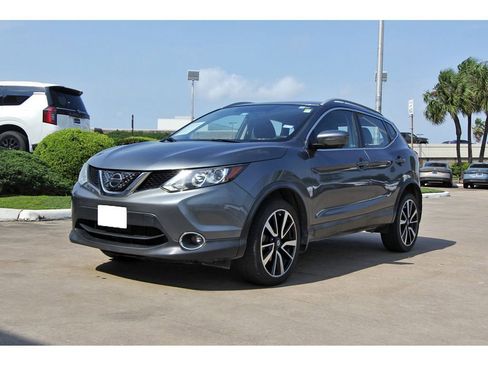 Used 2018 Nissan Rogue Sport SL FWD image 2