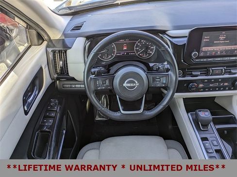 Used 2022 Nissan Pathfinder SV image 17