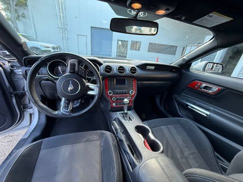 Used 2019 Ford Mustang Coupe RWD image 4