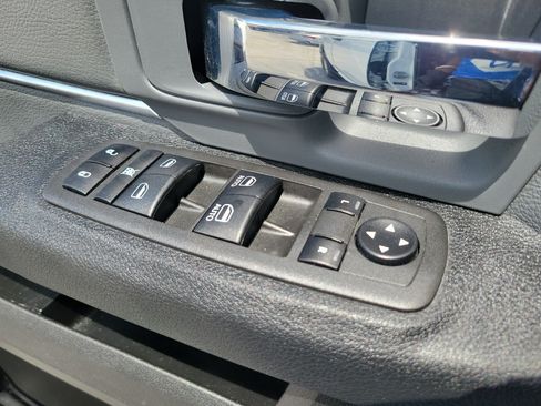Used 2022 RAM 1500 Classic SLT AWD/4WD image 21