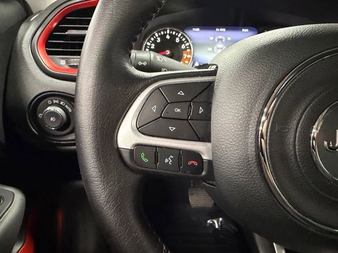 Used 2019 Jeep Renegade Trailhawk image 16