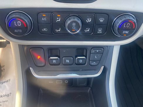 Used 2020 GMC Terrain Denali w/ Denali Premium Package FWD image 22