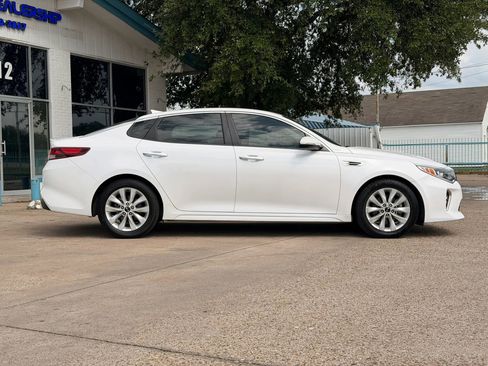 Used 2018 Kia Optima S FWD image 2
