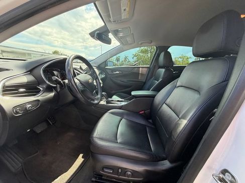 Used 2018 Chevrolet Malibu LT w/ Leather Package FWD image 10