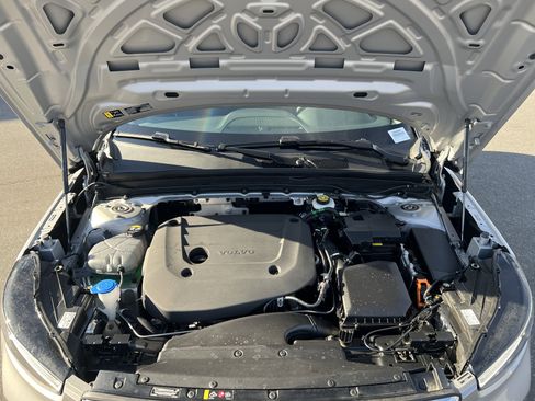 Used 2025 Volvo XC40 B5 Core image 35