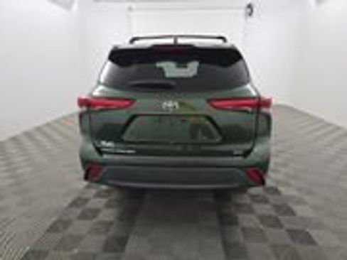 Used 2023 Toyota Highlander FWD image 5
