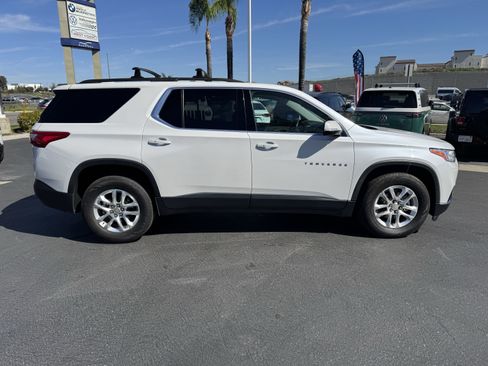 Used 2020 Chevrolet Traverse LT image 11