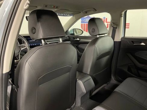 Used 2025 Volkswagen Jetta SE image 15