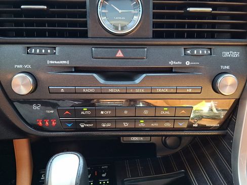 Used 2022 Lexus RX 450h AWD w/ Luxury Package image 17