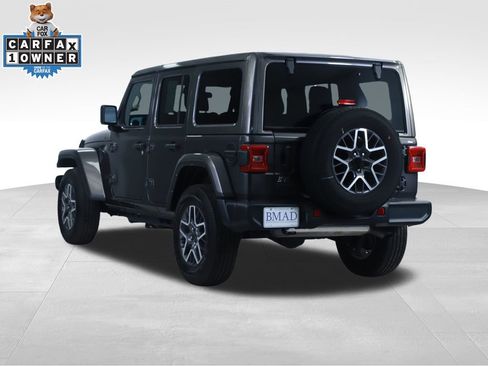 Used 2025 Jeep Wrangler Sahara image 10