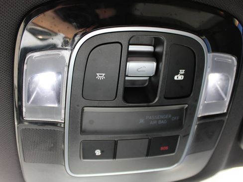 Used 2022 Hyundai Santa Cruz SEL Premium w/ Cargo Package image 32