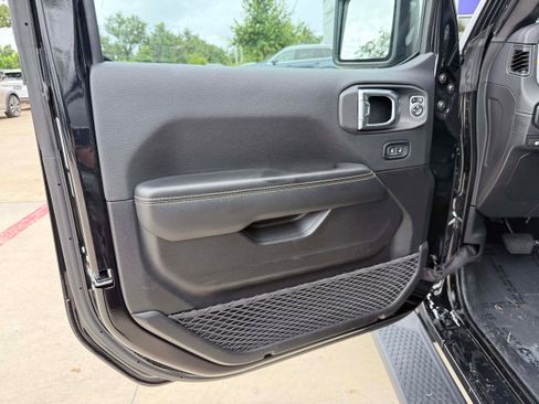 Used 2025 Jeep Wrangler Unlimited Sahara AWD/4WD image 10