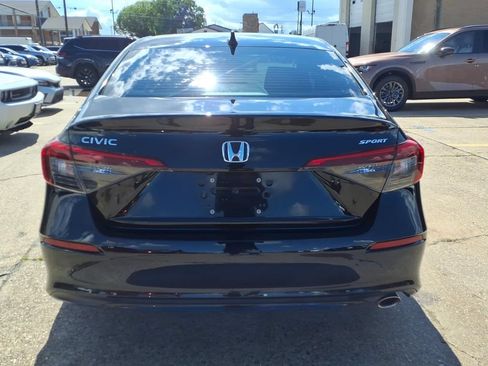 Used 2023 Honda Civic Sport image 4
