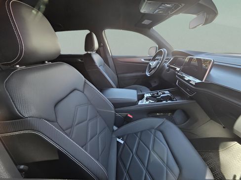 Used 2024 Volkswagen Atlas Cross Sport SE image 8