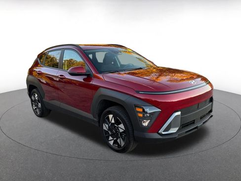 Used 2025 Hyundai Kona SEL image 2