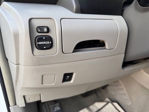 Used 2010 Toyota Camry LE FWD image 20