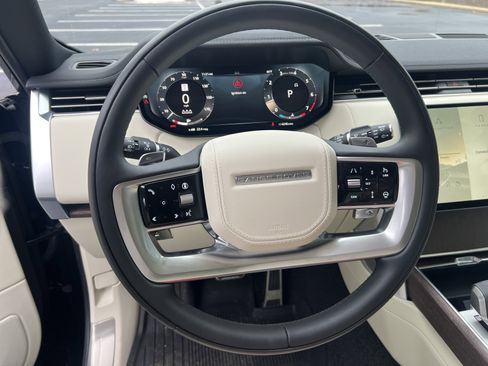 Certified 2025 Land Rover Range Rover SE image 11
