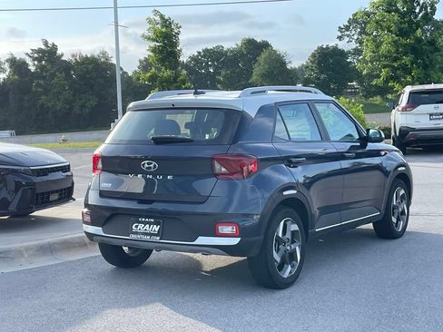 Used 2024 Hyundai Venue Limited FWD image 7