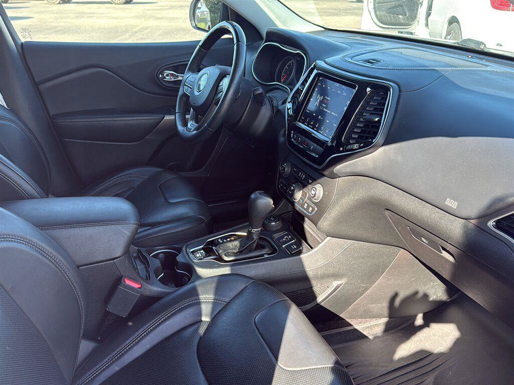 Used 2019 Jeep Cherokee Overland w/ Technology Group AWD/4WD image 9