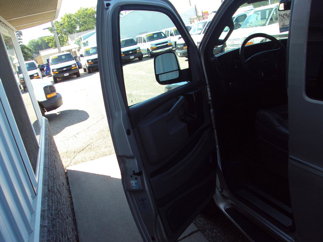 Used 2023 Chevrolet Express 2500 Extended RWD image 19