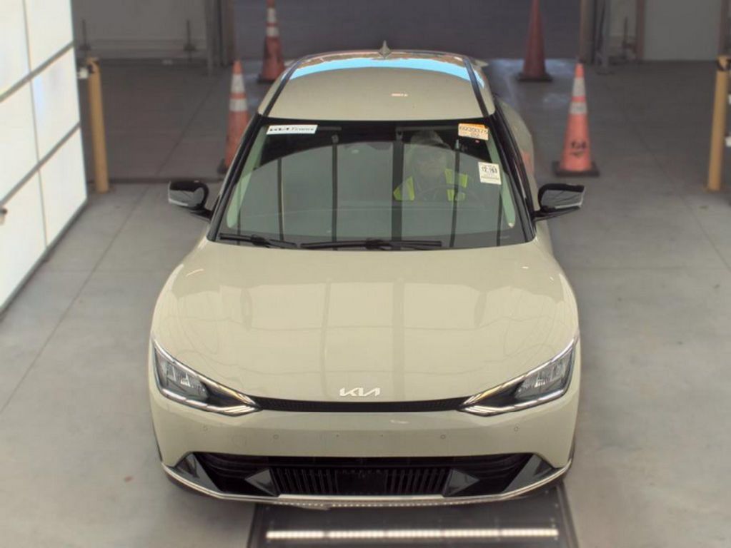 Used 2023 Kia EV6 Wind AWD/4WD image 3