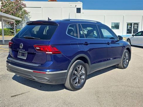 Used 2022 Volkswagen Tiguan SE FWD image 3