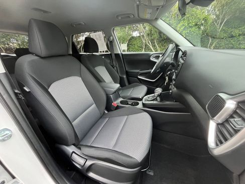 Used 2025 Kia Soul LX w/ LX Technology Package image 34