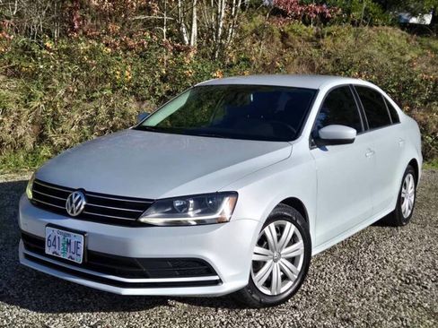 Used 2017 Volkswagen Jetta S image 2