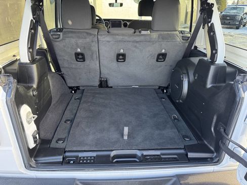 Used 2023 Jeep Wrangler Unlimited Willys image 9