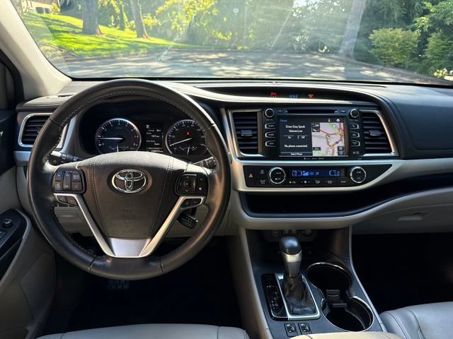 Used 2018 Toyota Highlander XLE AWD/4WD image 18