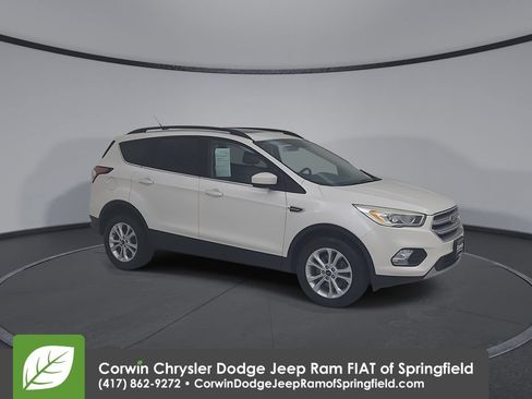 Used 2017 Ford Escape SE w/ SE Leather Comfort Package AWD/4WD image 2