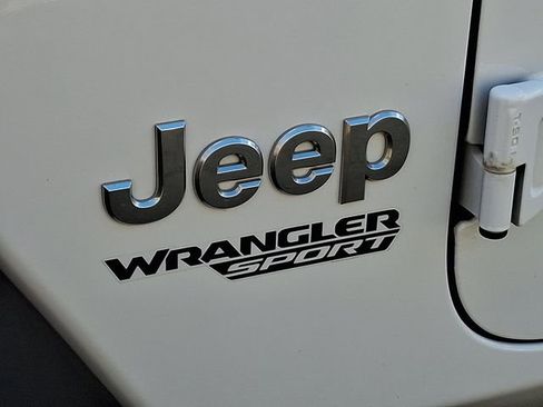 Used 2018 Jeep Wrangler Sport S image 29