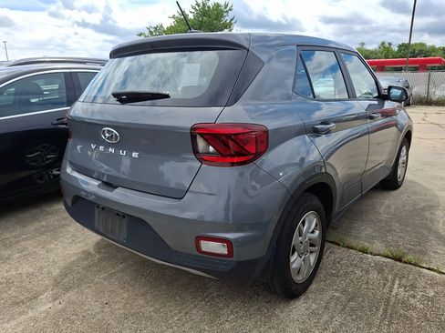 Used 2023 Hyundai Venue SE FWD image 10