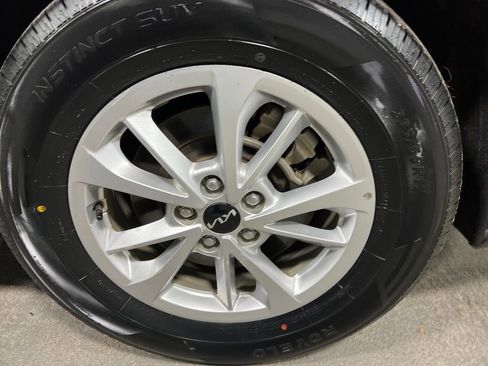 Used 2023 Kia Carnival LX image 36