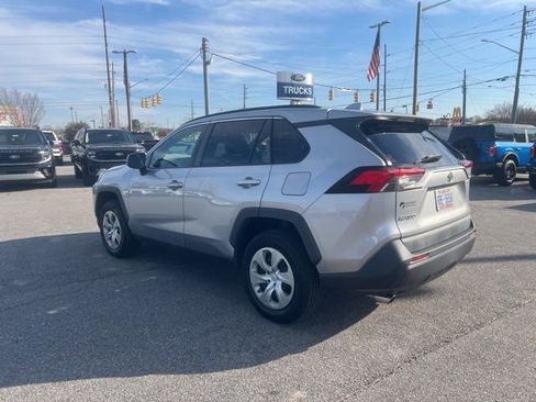 Used 2019 Toyota RAV4 LE image 5