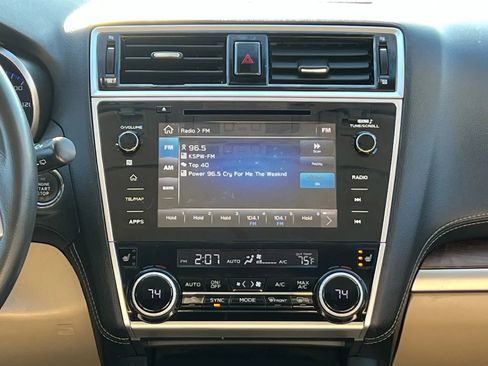 Used 2018 Subaru Outback 2.5i Limited image 18