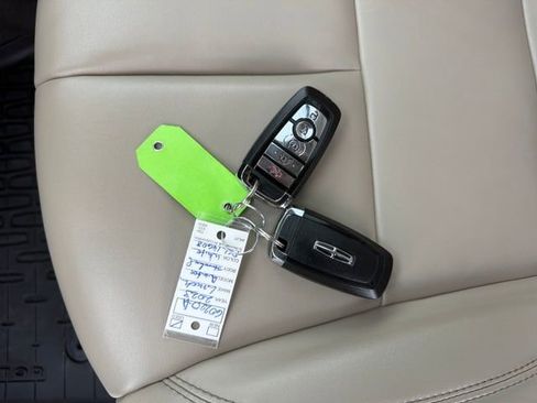 Used 2023 Lincoln Aviator AWD w/ Premium Package image 33